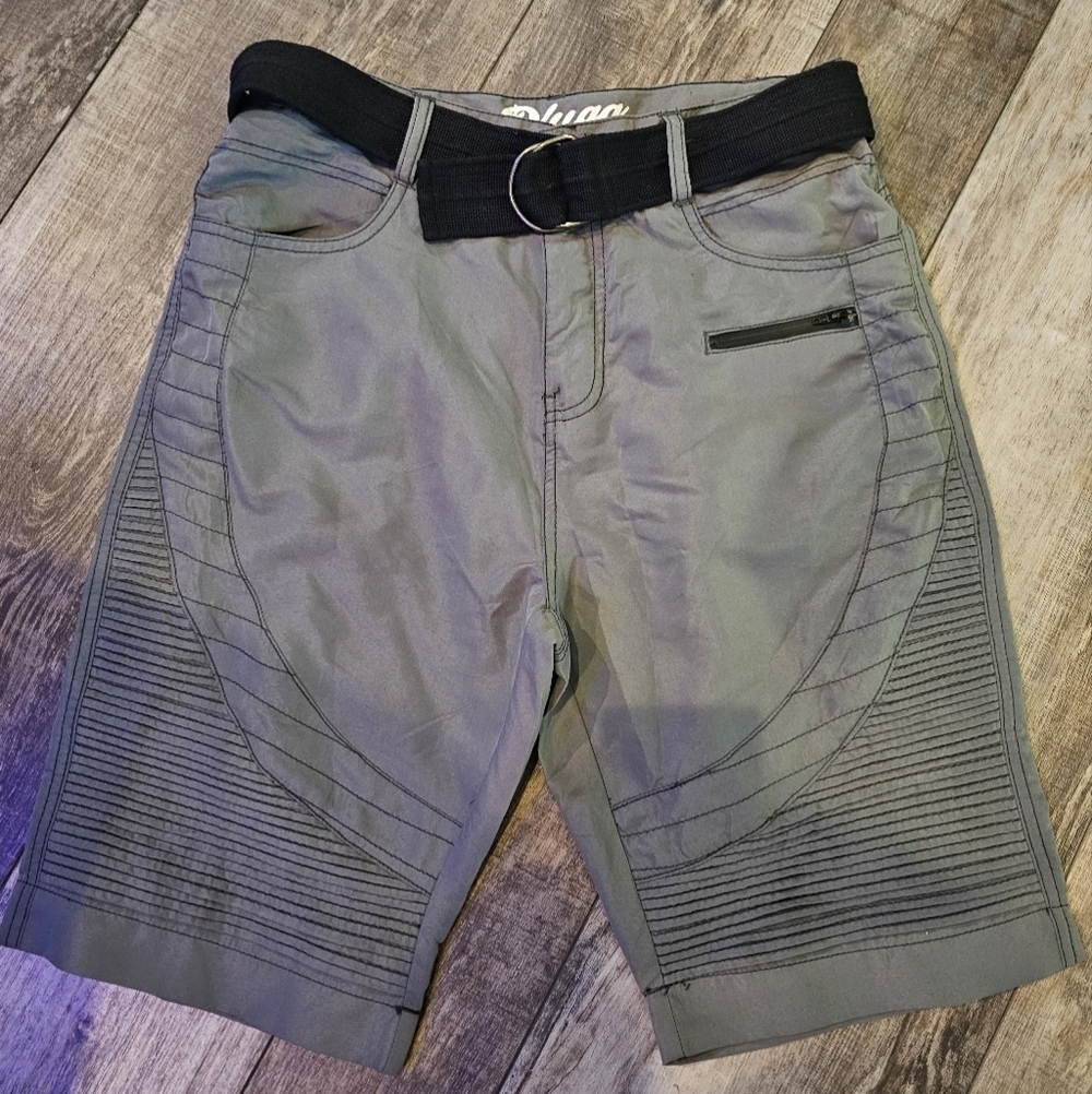 Plugg Cargo Belted Shorts Size medium Gray Size 29 Like New!